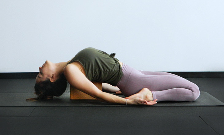 how to use yoga blocks